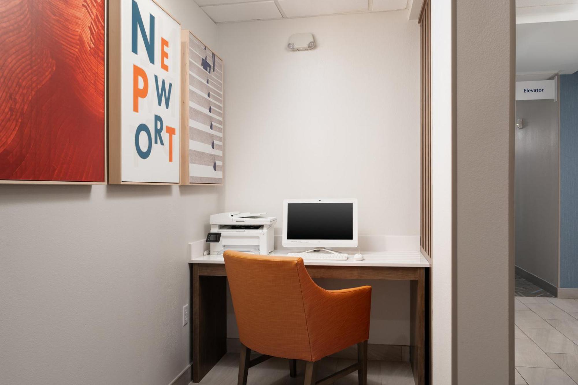 Holiday Inn Express Hotel & Suites Newport South By Ihg Exteriör bild