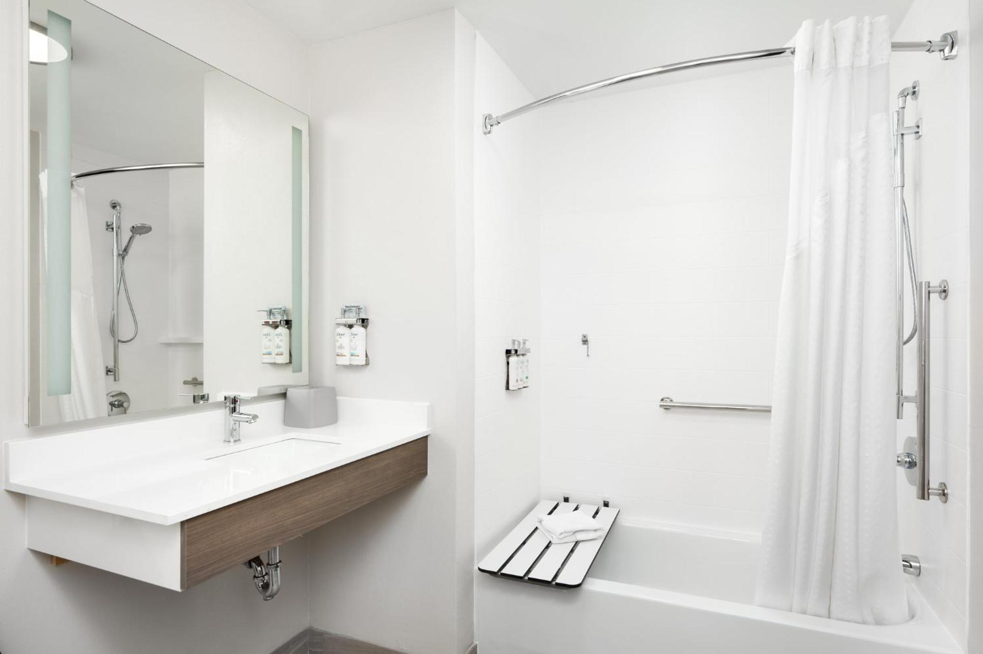 Holiday Inn Express Hotel & Suites Newport South By Ihg Exteriör bild