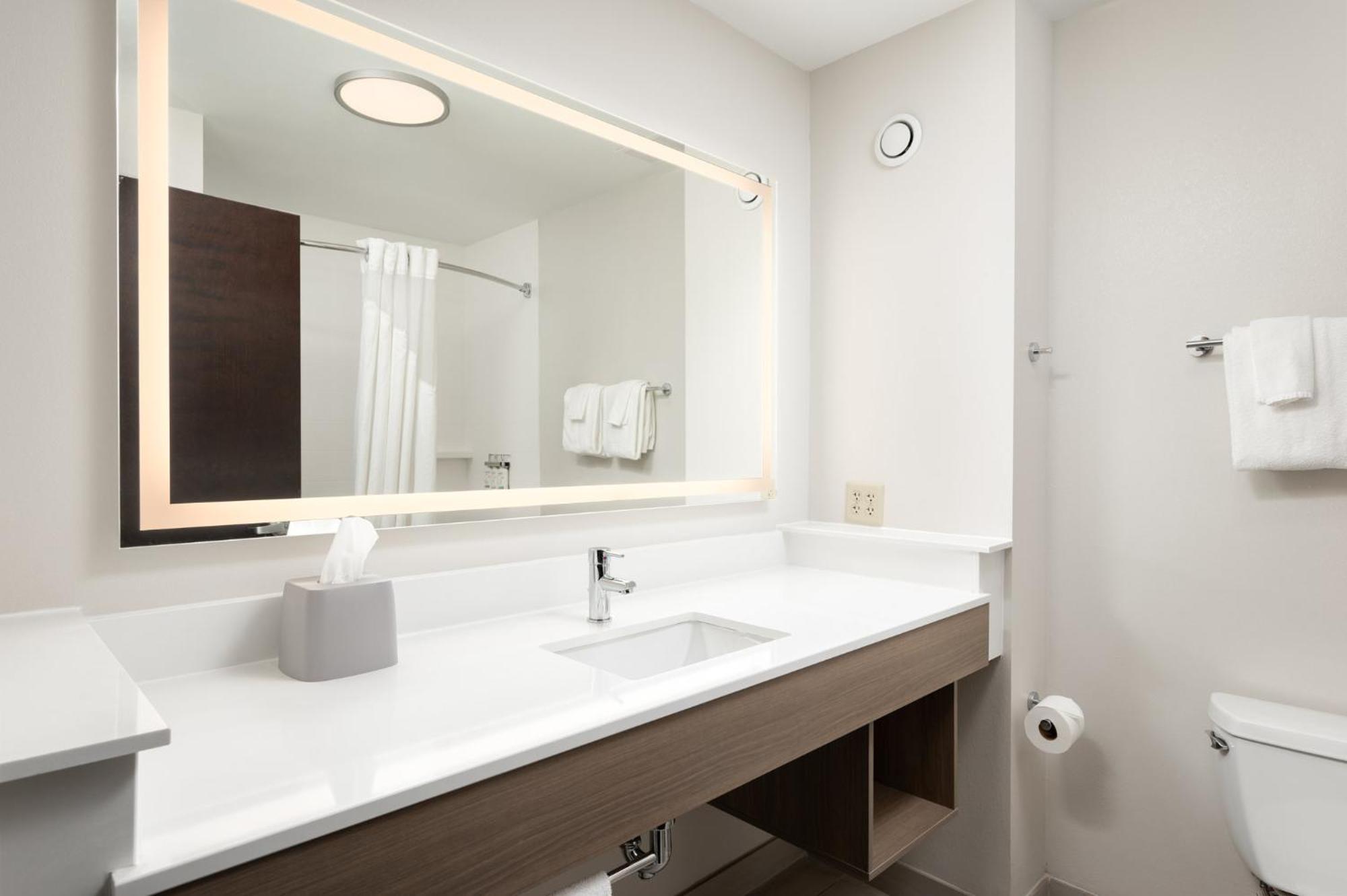 Holiday Inn Express Hotel & Suites Newport South By Ihg Exteriör bild
