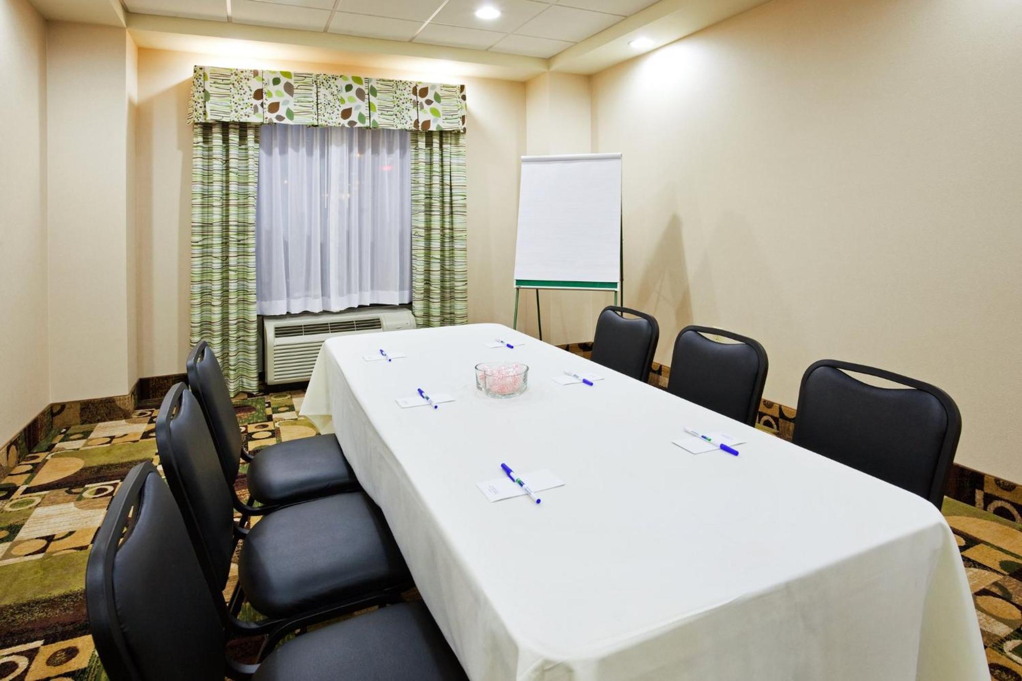 Holiday Inn Express Hotel & Suites Newport South By Ihg Exteriör bild