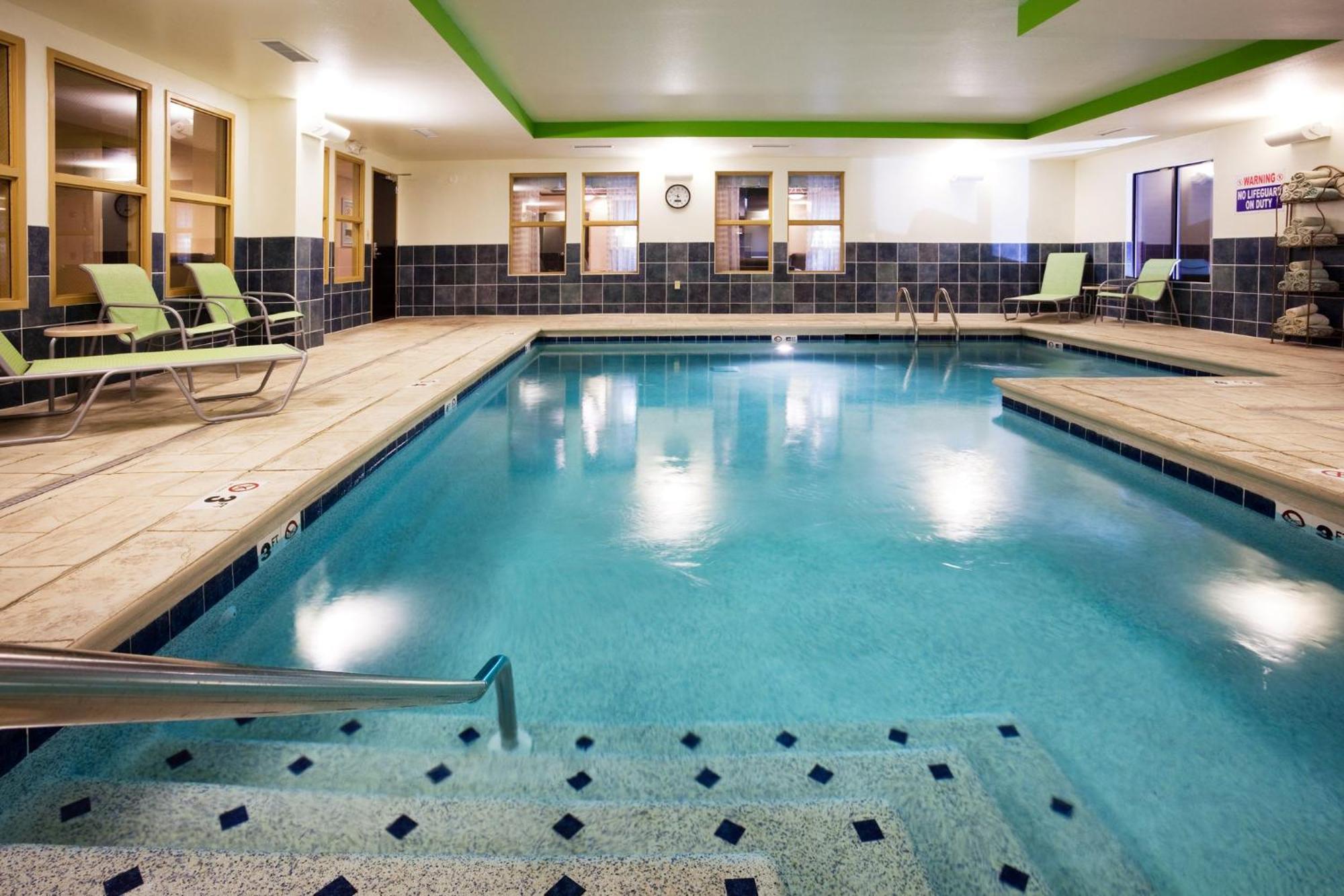 Holiday Inn Express Hotel & Suites Newport South By Ihg Exteriör bild