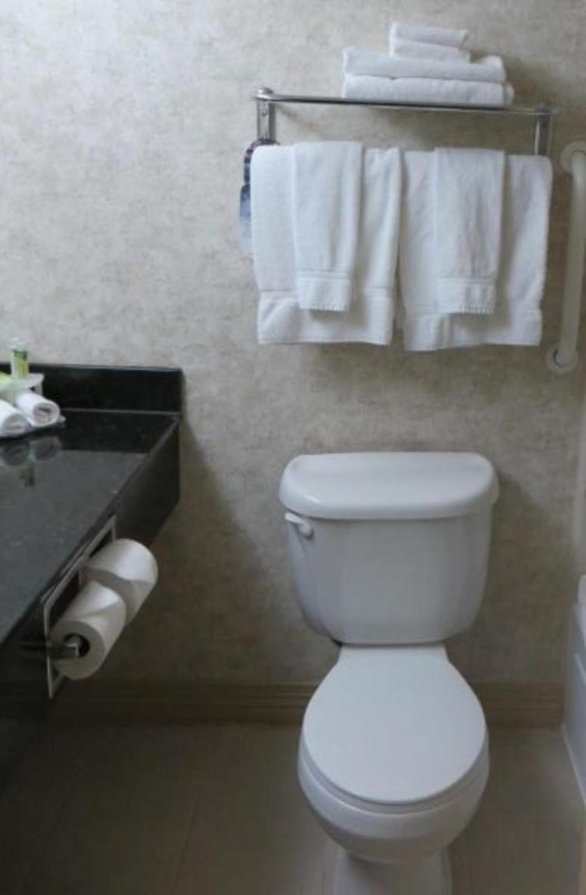 Holiday Inn Express Hotel & Suites Newport South By Ihg Exteriör bild
